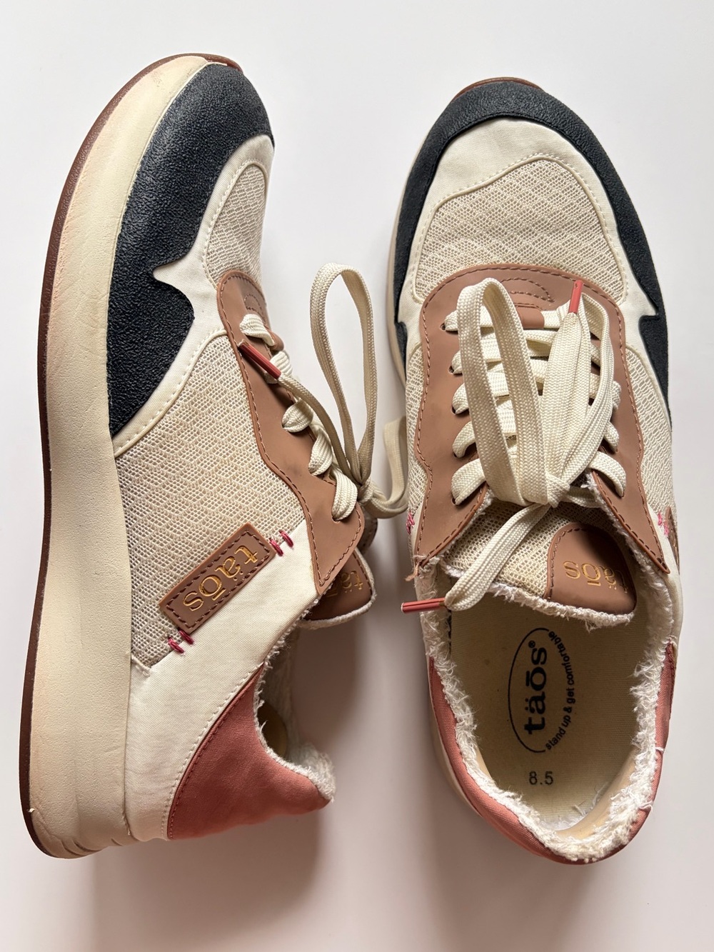 Taos Footwear Direction Sneakers in Olive & Sone colorway. Size: 8.5